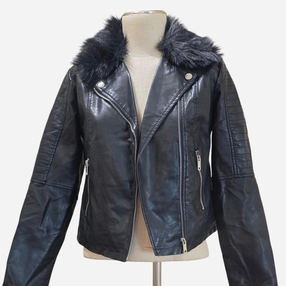 Rue21 women's black faux leather moto jacket with a soft faux fur collar